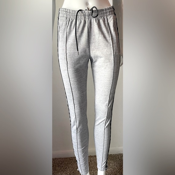PINK Grey w/black pinstripe Legging/Joggers, Zipper Pockets & Ankle, Size Small - Picture 8 of 11